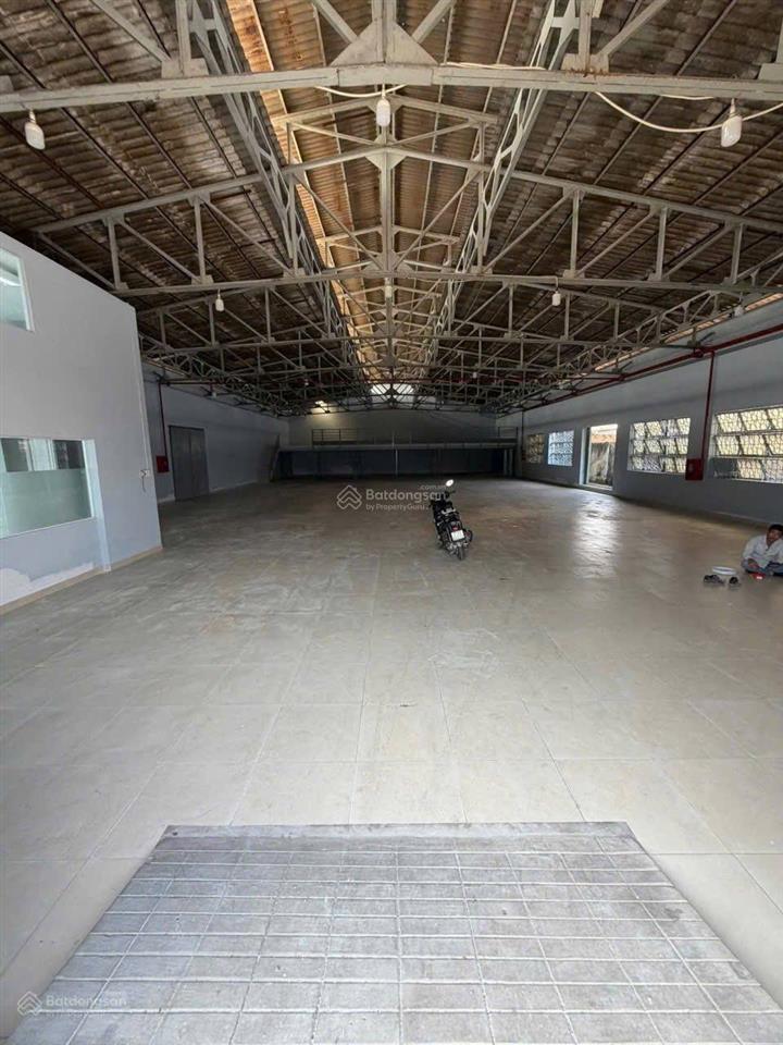 Cho thuê kho xưởng dt 1000m2  75tr/th  đường 12m  tải lớn, cont40f vào ok
