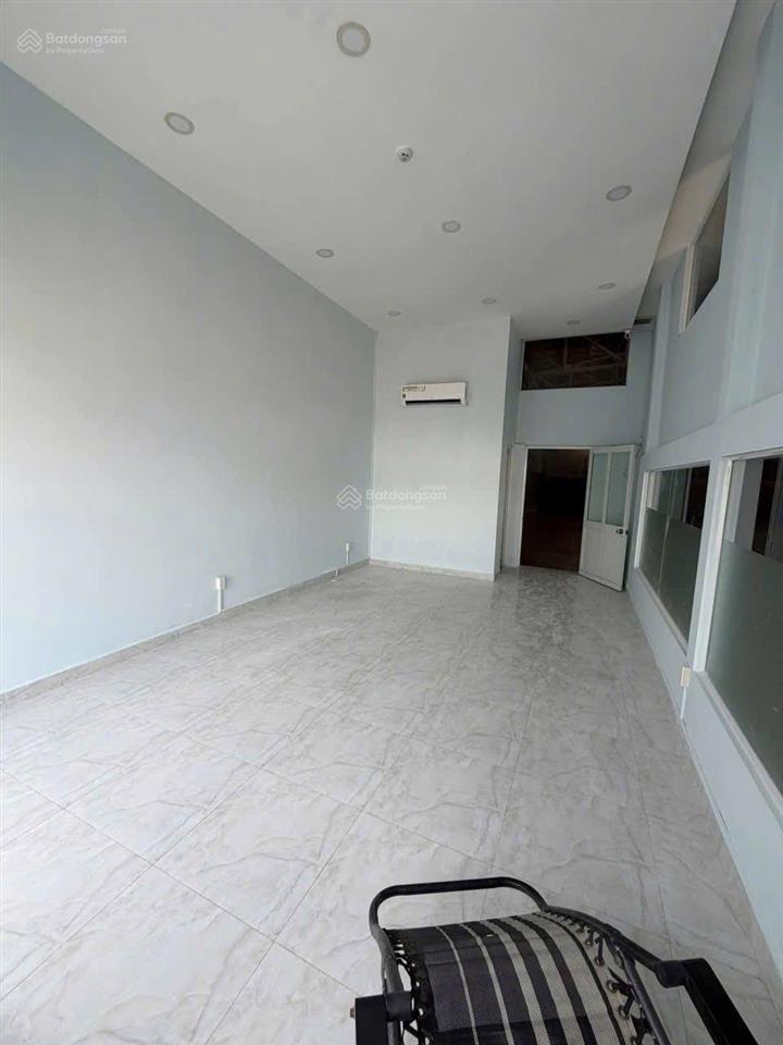 Cho thuê kho xưởng dt 1000m2  75tr/th  đường 12m  tải lớn, cont40f vào ok