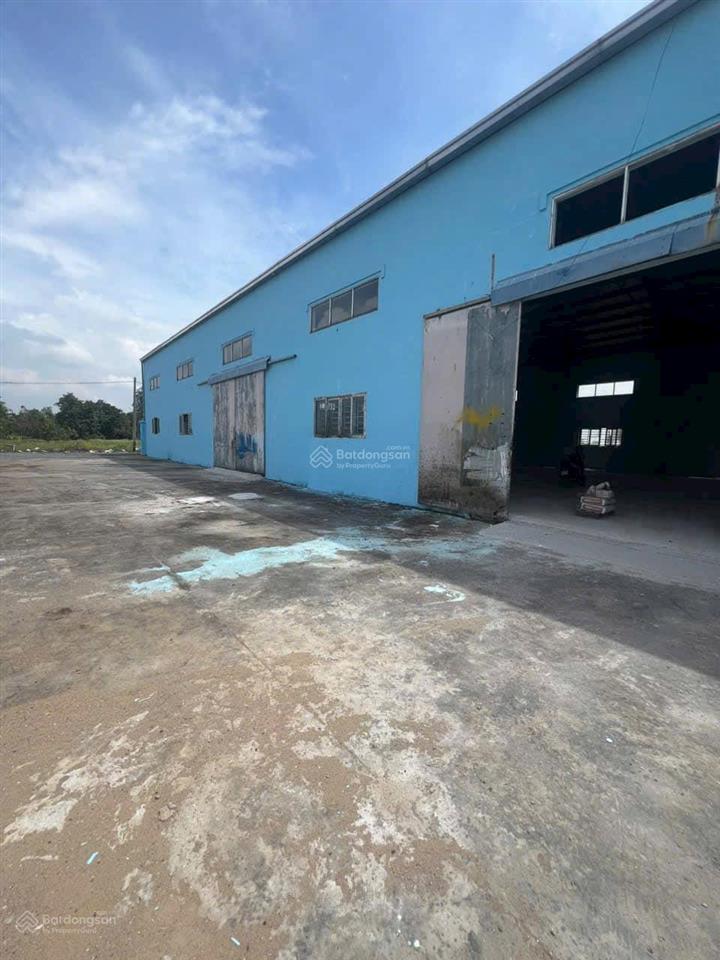 Cho thuê kho xưởng tổng 2500m2, kho 1700m2  150 triệu/th đường hương lộ 2, cont 40f vào