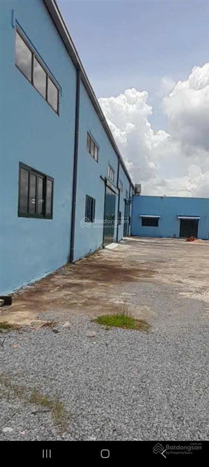 Cho thuê kho xưởng tổng 2500m2, kho 1700m2  150 triệu/th đường hương lộ 2, cont 40f vào
