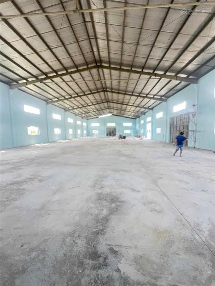 Cho thuê kho xưởng tổng 2500m2, kho 1700m2  150 triệu/th đường hương lộ 2, cont 40f vào
