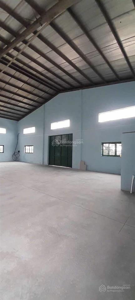 Cho thuê kho xưởng tổng 2500m2, kho 1700m2  150 triệu/th đường hương lộ 2, cont 40f vào
