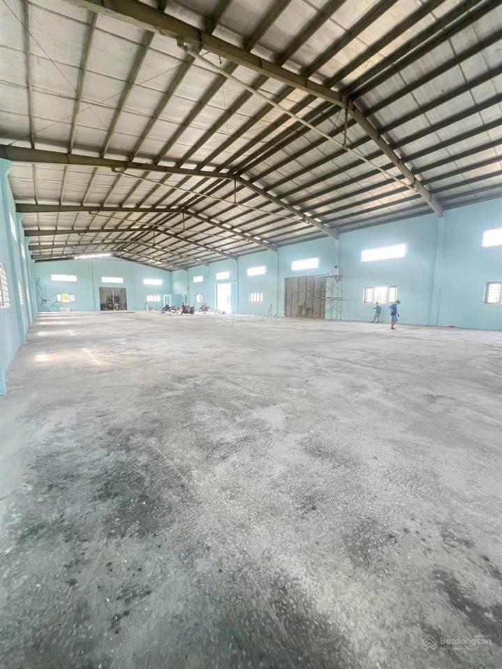 Cho thuê kho xưởng tổng 2500m2, kho 1700m2  150 triệu/th đường hương lộ 2, cont 40f vào