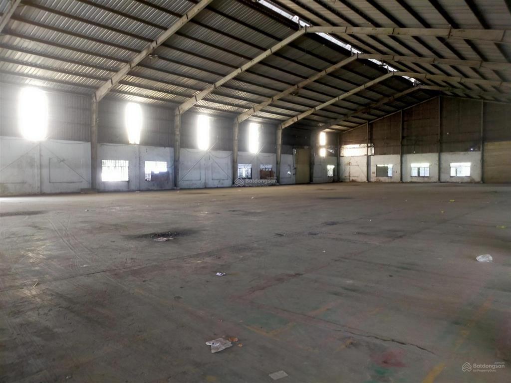 Cho thuê 1800m2  cạnh kcn tân tạo cont 40f 24h, có pccc thẩm duyệt
