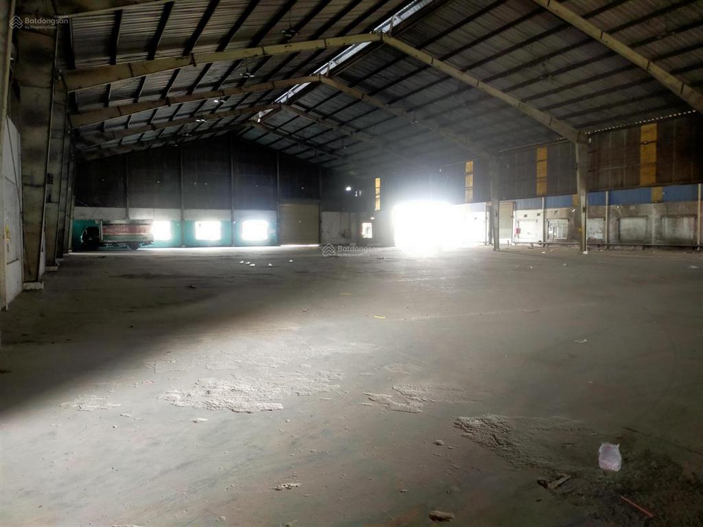 Cho thuê 1800m2  cạnh kcn tân tạo cont 40f 24h, có pccc thẩm duyệt