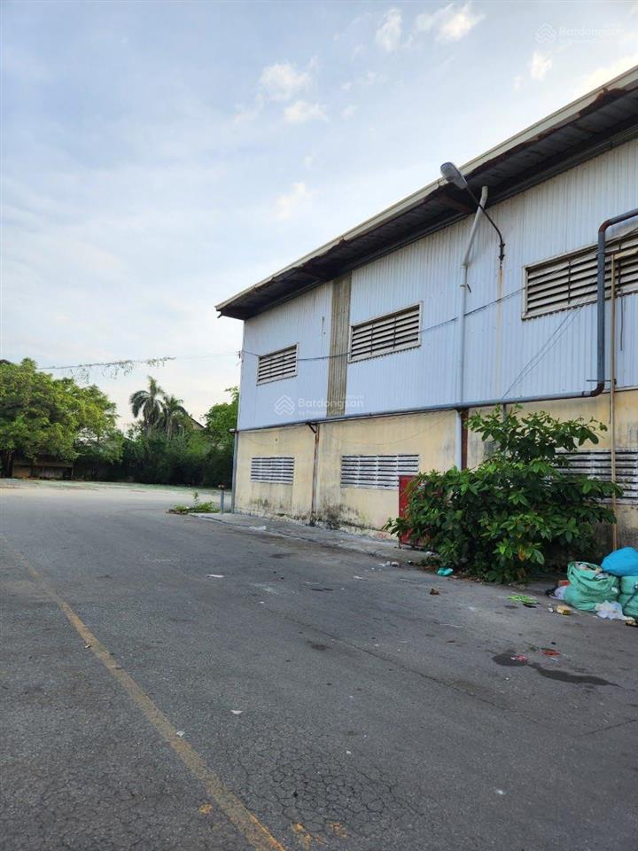 Kho xưởng cạnh kcn tân tạo, dt 2000m2  cont 40f vào 24h, pccc đầy đủ