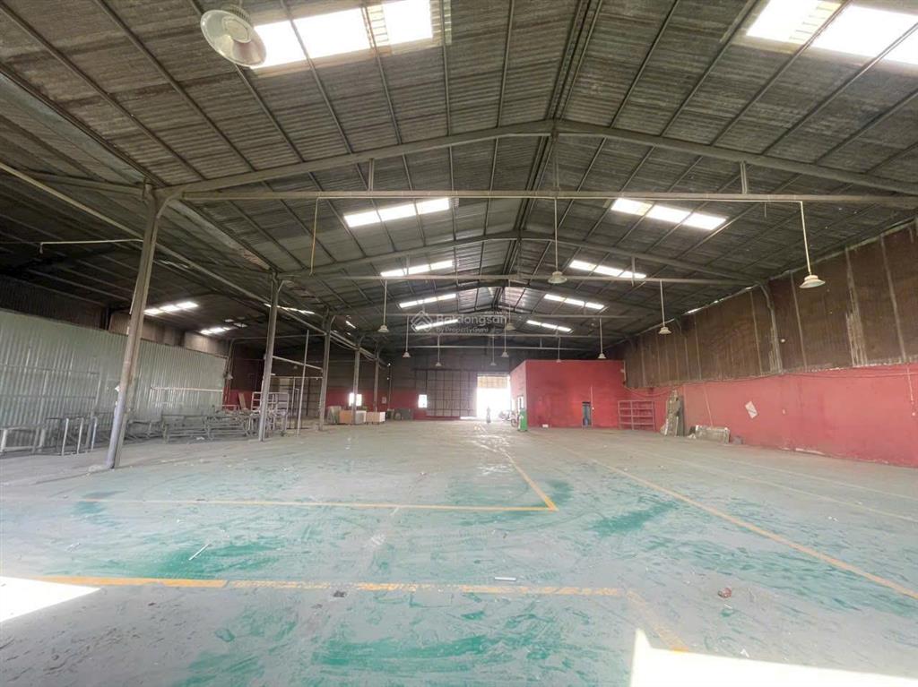 Cho thuê 1200m2  85 triệu/th, đường nội bộ ql1a  container vào 24h  pccc