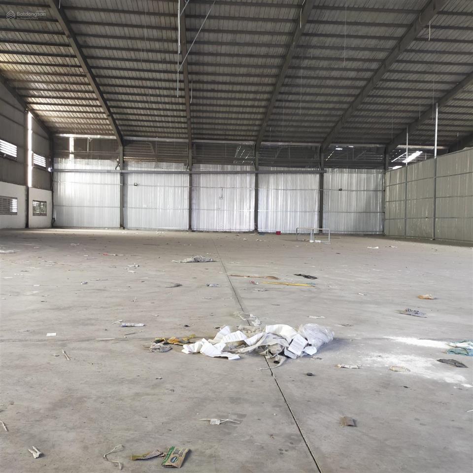 Cho thuê dt 1400m2 đường tỉnh lộ 10, container vào, có hệ thống pccc