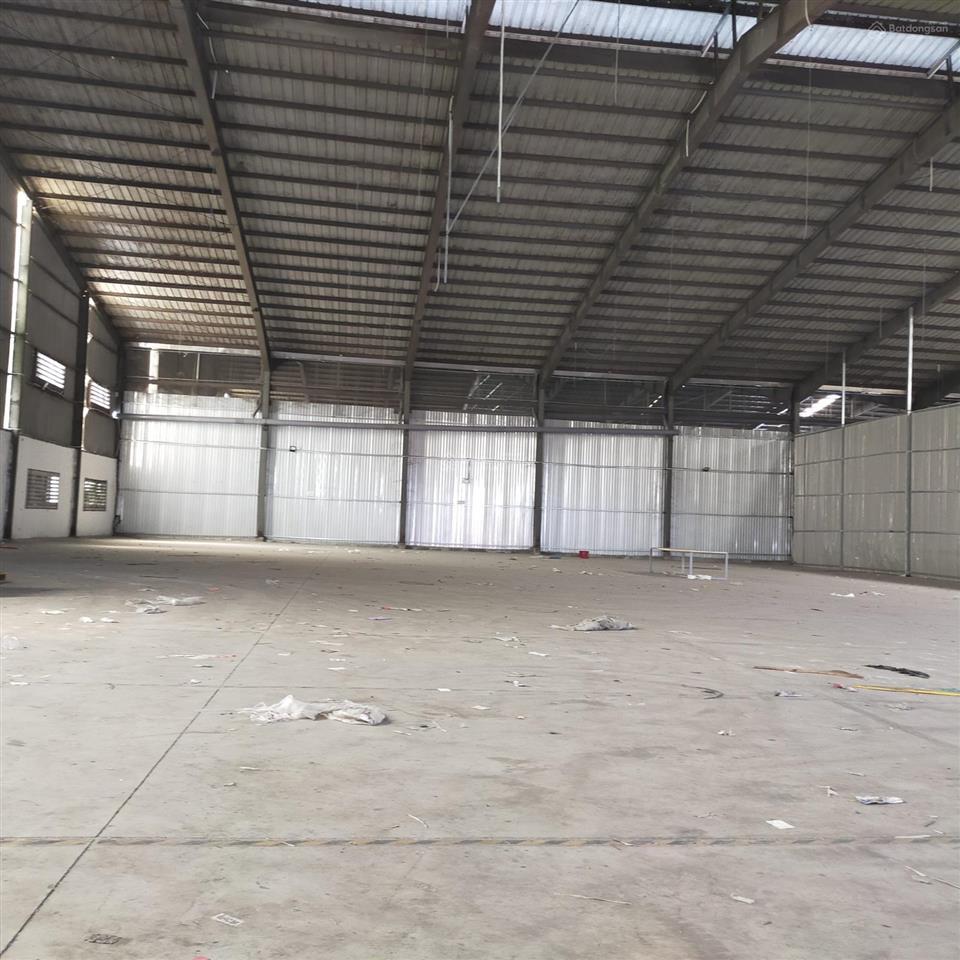 Cho thuê dt 1400m2 đường tỉnh lộ 10, container vào, có hệ thống pccc
