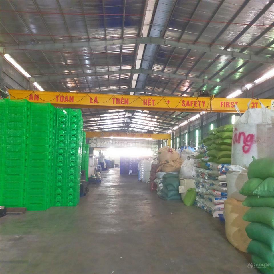 Cho thuê 2.500m2 đường trần văn giàu  cont 40f vào ok, pccc tự động