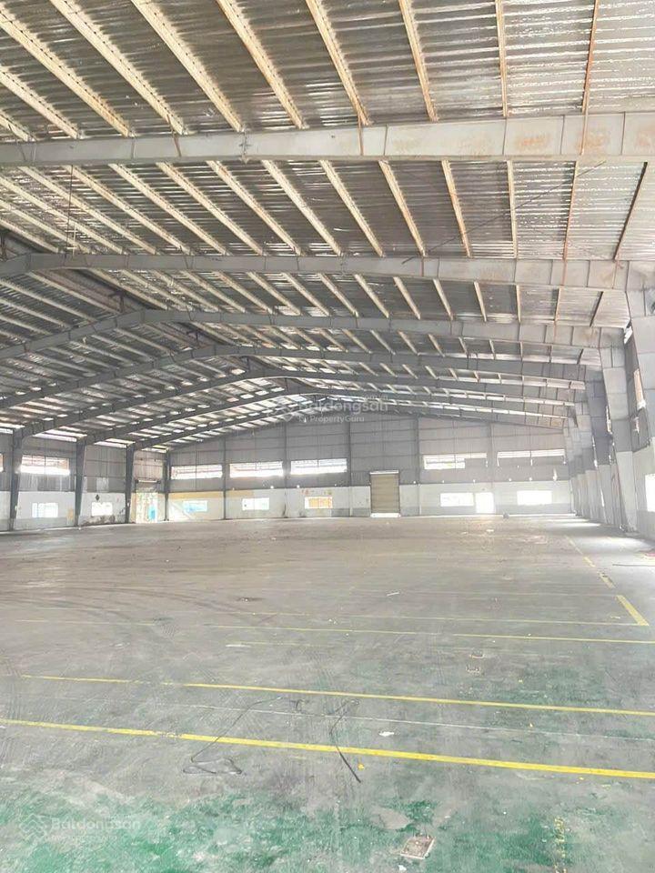 Kho cạnh sân bay tsn, dt kho 5500m2 + sân 2000m2, có pccc tự động, cont40f vào