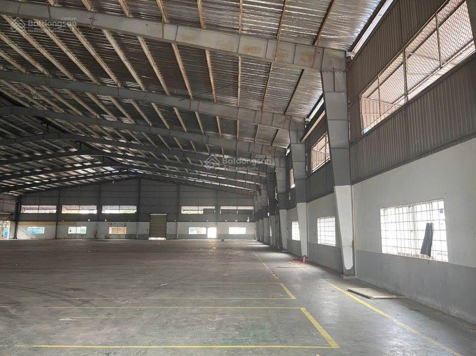 Kho cạnh sân bay tsn, dt kho 5500m2 + sân 2000m2, có pccc tự động, cont40f vào