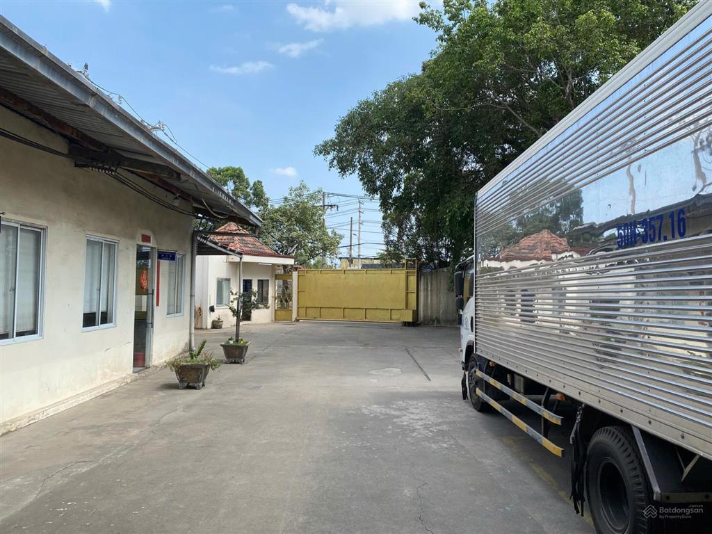 Cho thuê dt xưởng 1800m2/tổng kv 2600m2  tân tạo, có pccc tự động, cont vào 24h