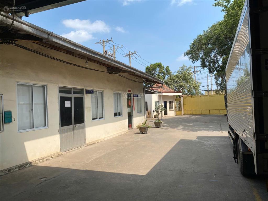 Cho thuê dt xưởng 1800m2/tổng kv 2600m2  tân tạo, có pccc tự động, cont vào 24h