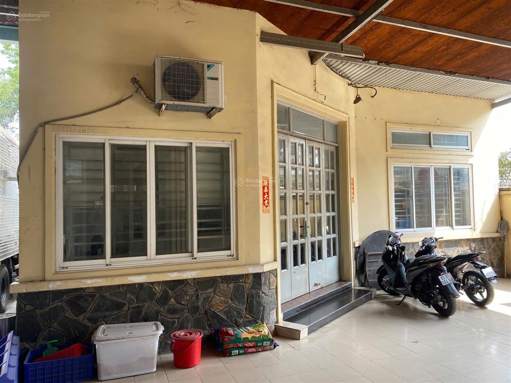 Cho thuê dt xưởng 1800m2/tổng kv 2600m2  tân tạo, có pccc tự động, cont vào 24h