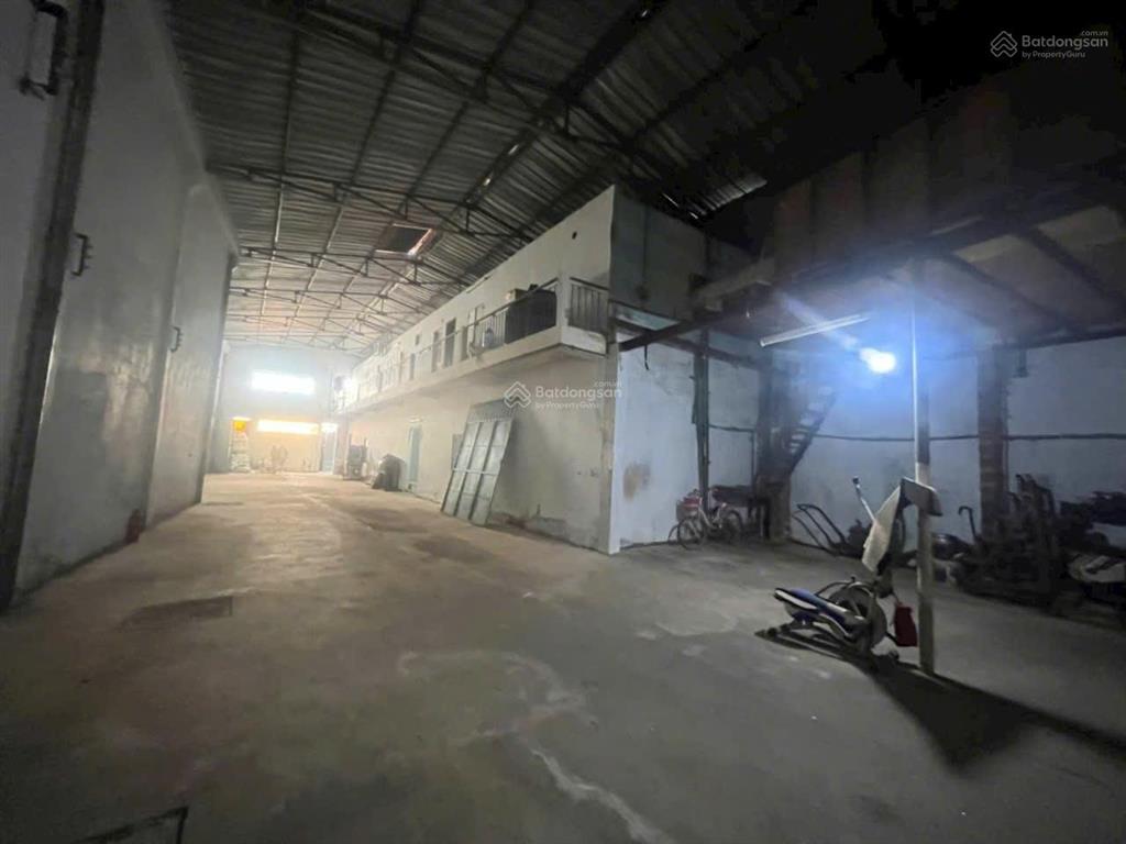 Cho thuê kho cạnh đầm sen  diện tích kho 500m2