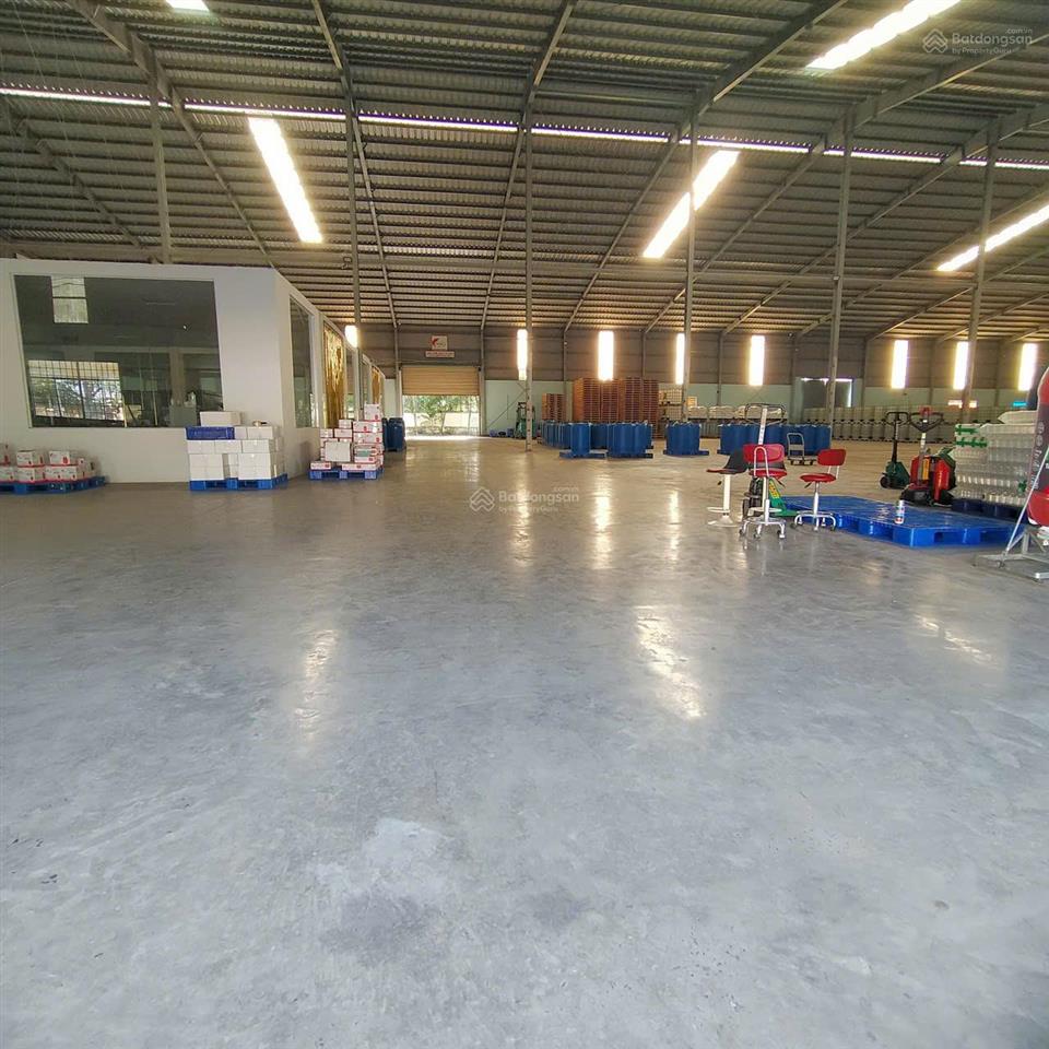 Tổng dt 25.000m2 (kho 15.000m2 + sân 5000m2 + vp 200m2)  pccc tự động  có ngăn