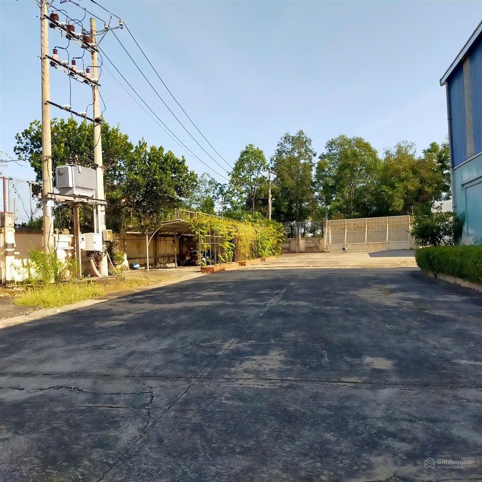 Tổng dt 25.000m2 (kho 15.000m2 + sân 5000m2 + vp 200m2)  pccc tự động  có ngăn