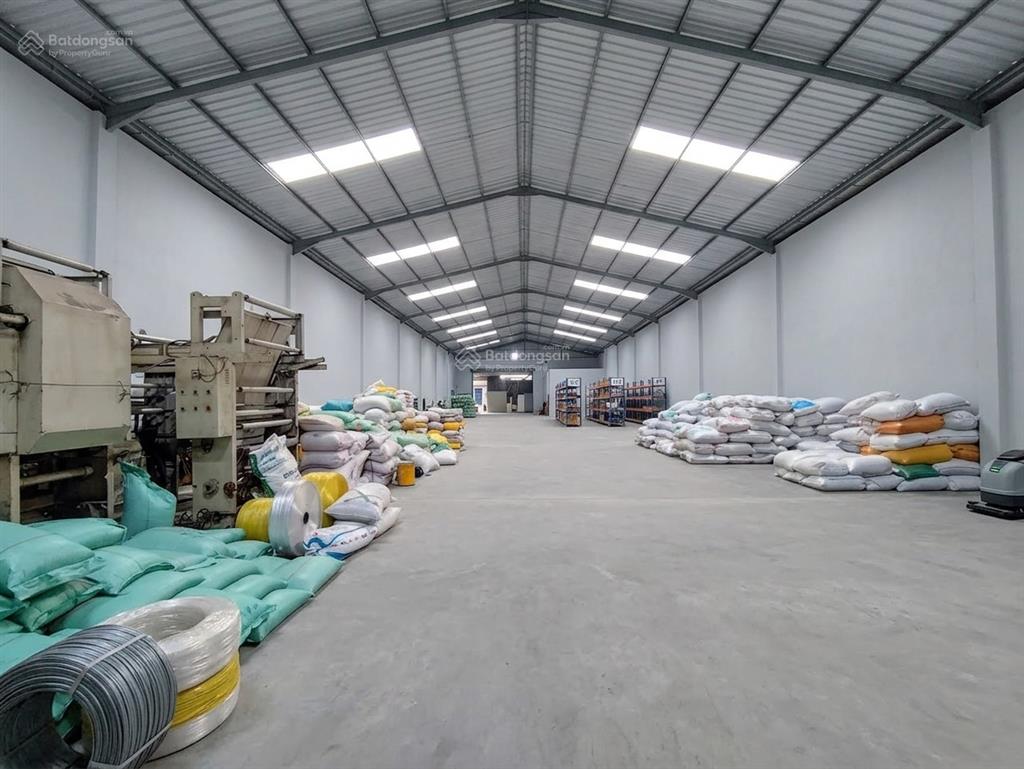 Cho thuê mặt bằng  kho 1.750m² mặt tiền đường lớn kế aeon tân phú  chủ làm mới 100%