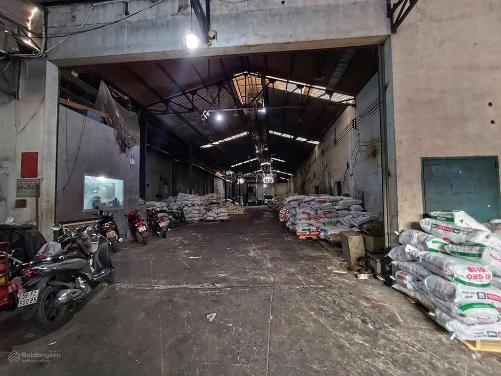 Cho thuê mặt bằng  kho 1.750m² mặt tiền đường lớn kế aeon tân phú  chủ làm mới 100%