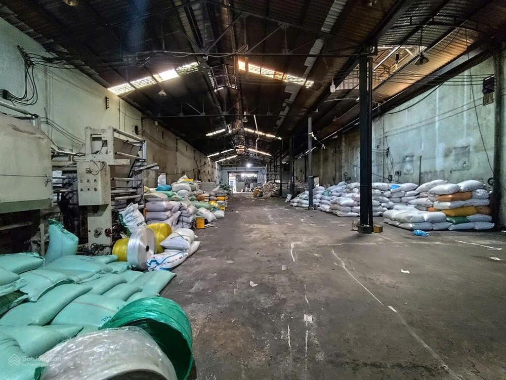 Cho thuê mặt bằng  kho 1.750m² mặt tiền đường lớn kế aeon tân phú  chủ làm mới 100%