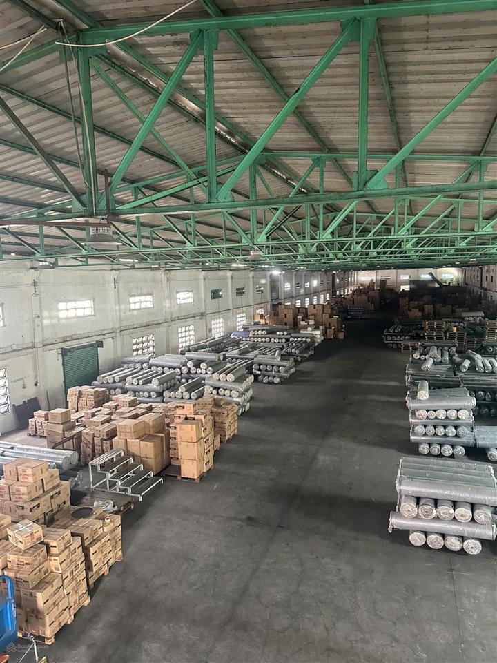 Cho thuê kho xưởng 1800m2  150 triệu/th đường lê văn quới, cont 40f vào