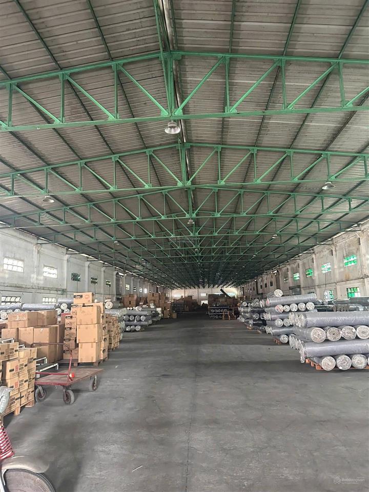 Cho thuê kho xưởng 1800m2  150 triệu/th đường lê văn quới, cont 40f vào