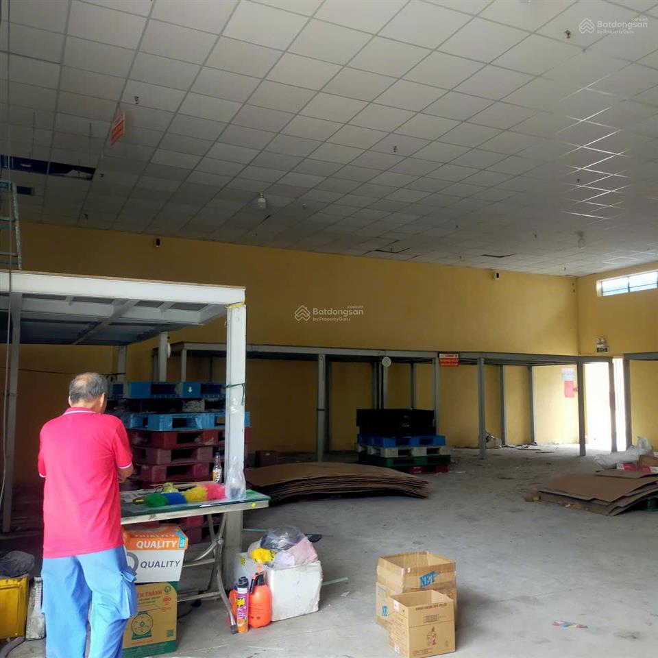 Cho thuê kho cạnh đầm sen  diện tích kho 500m2