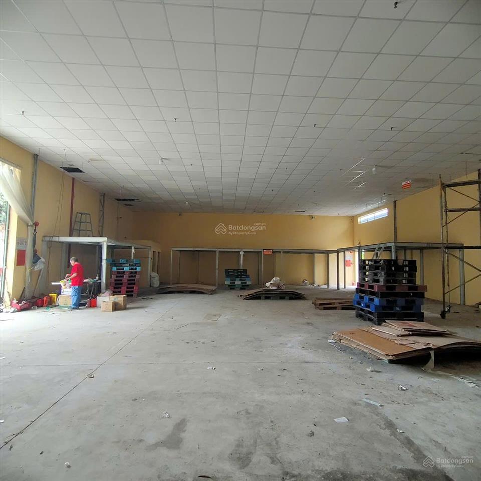 Cho thuê kho cạnh đầm sen  diện tích kho 500m2