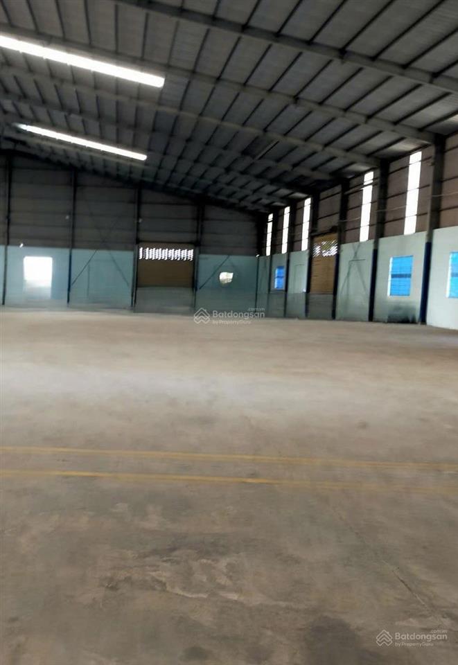 Tổng dt 3.600m2 (kho 2.600m2)  75k/m2/th  khu đường ql1a (cont40f 24h)  có pccc