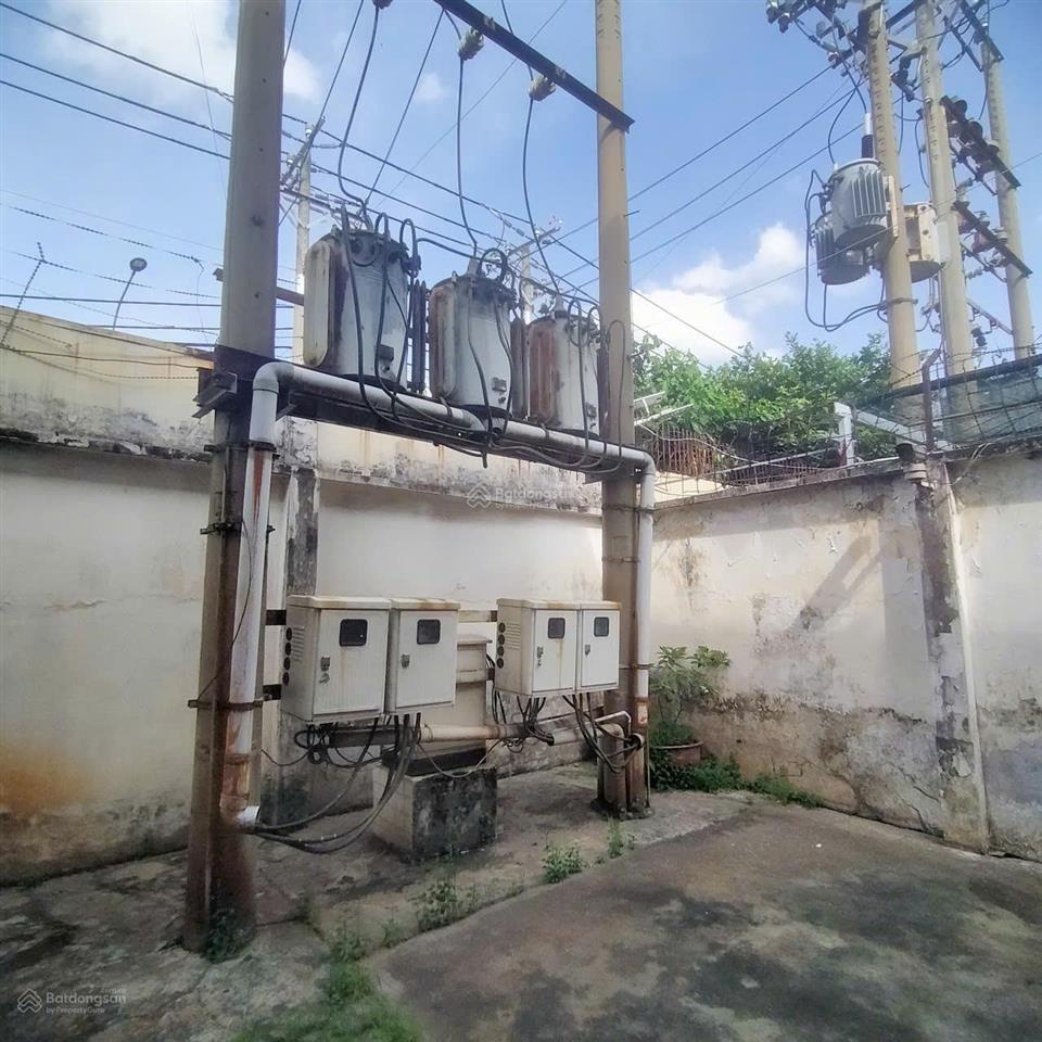 Cho thuê 1500m2 (1100m2 kho + sân 200m2 + nhà vp 200m2)  đường hương lộ 2  cont 40f
