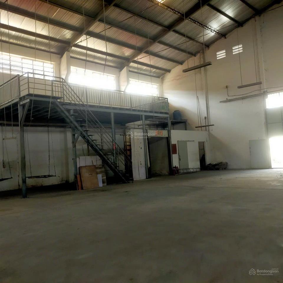 Cho thuê 1500m2 (1100m2 kho + sân 200m2 + nhà vp 200m2)  đường hương lộ 2  cont 40f