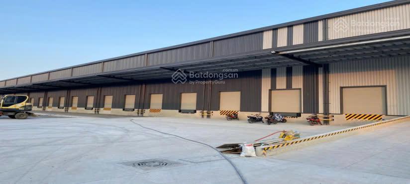 Kho cạnh sân bay tsn, dtsd 7000m2 có pccc tự động, cont40f vào