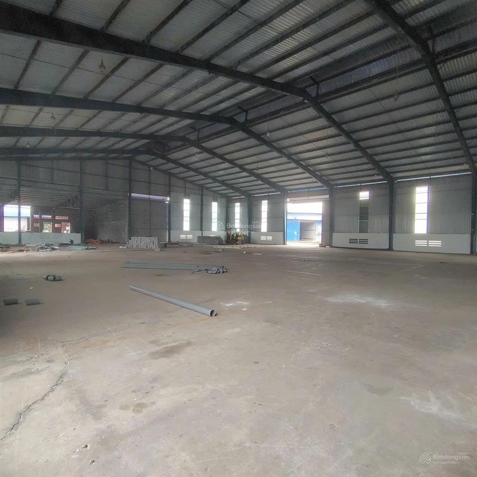 Tổng dt 5.000m2 (kho 2.300m2)  đường cont 40ft  có pccc