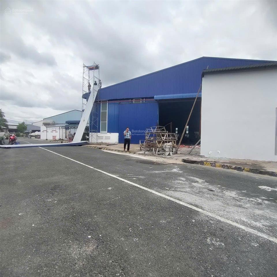 Tổng dt 5.000m2 (kho 2.300m2)  đường cont 40ft  có pccc
