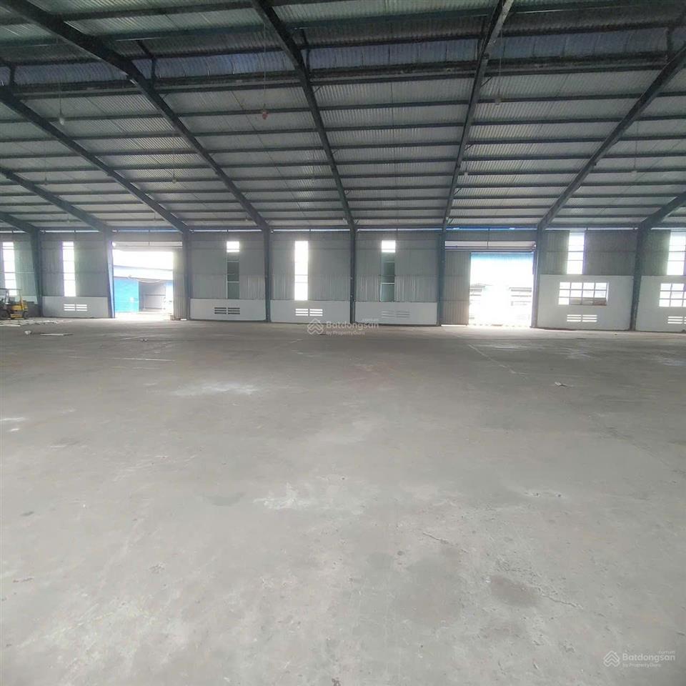 Tổng dt 5.000m2 (kho 2.300m2)  đường cont 40ft  có pccc