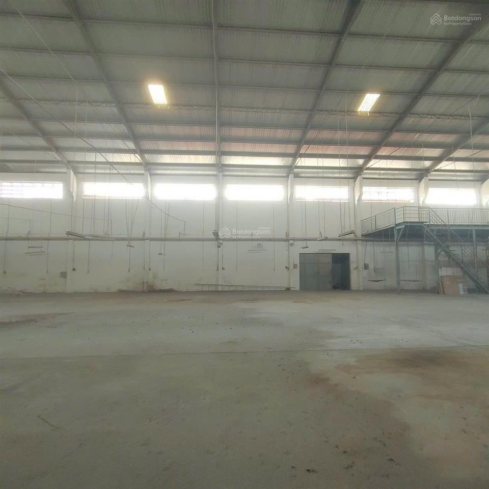 Cho thuê kho xưởng  dt kho 2500m2, vp 200m2  đường hương lộ 2, cont 40f vào, có pccc