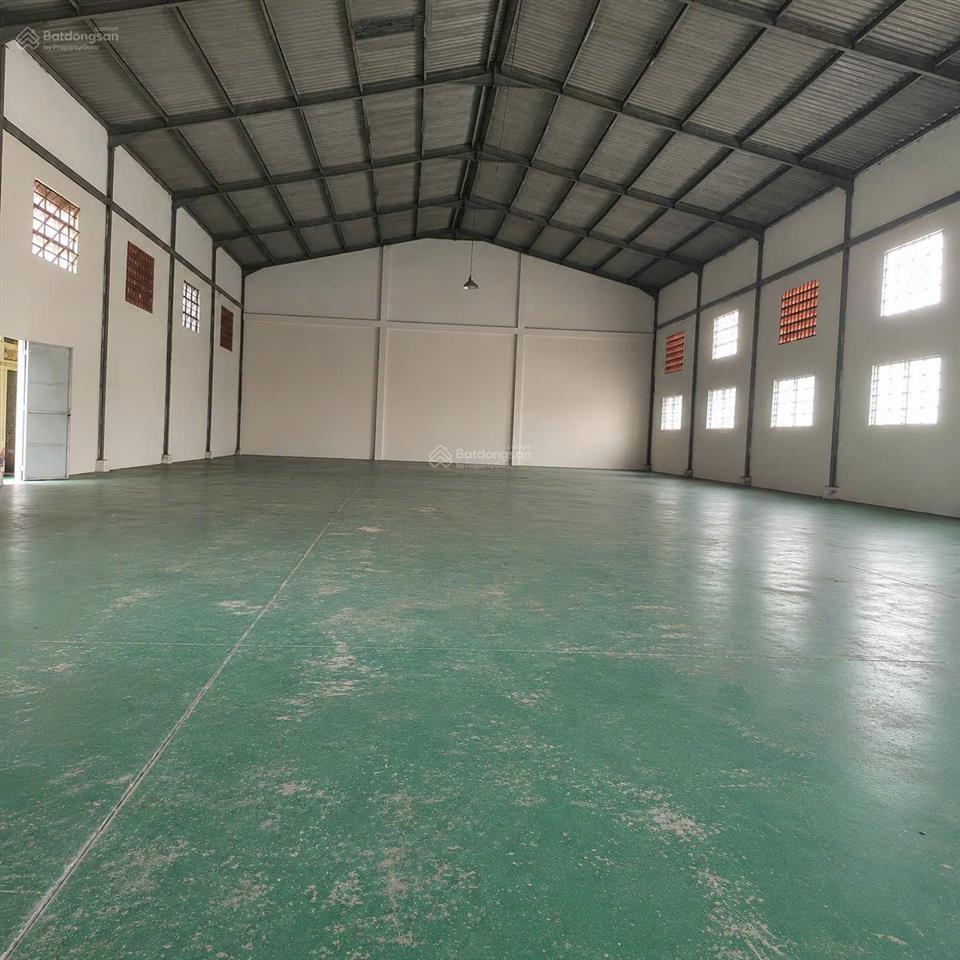 Cho thuê kho 600m2 + sân 100m2  giá 60tr/th, đường container 40f vào ok