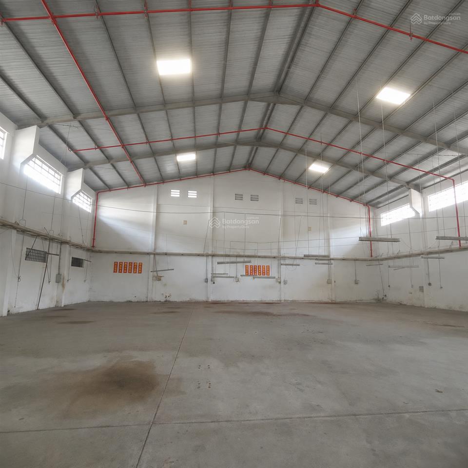 Cho thuê 780m2 có vp 120m2  pccc tự động, đường mã lò