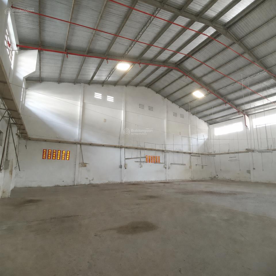 Cho thuê 780m2 có vp 120m2  pccc tự động, đường mã lò