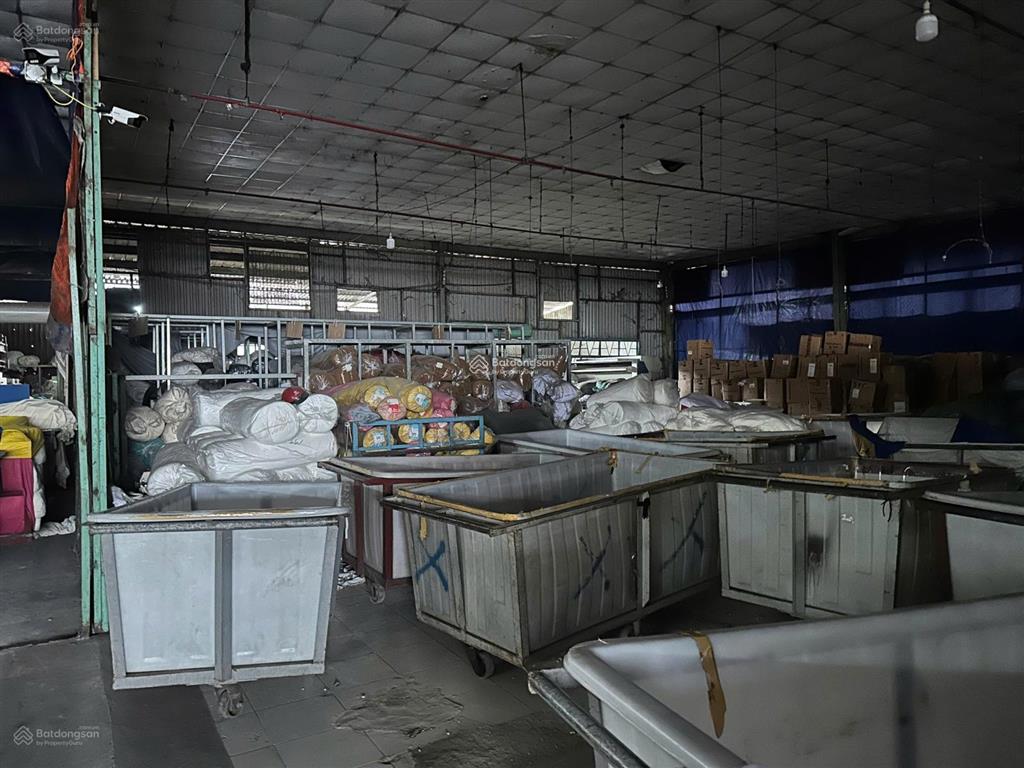 Cho thuê kho xưởng 2500m2  tân phú, container 40f  có hệ thống pccc
