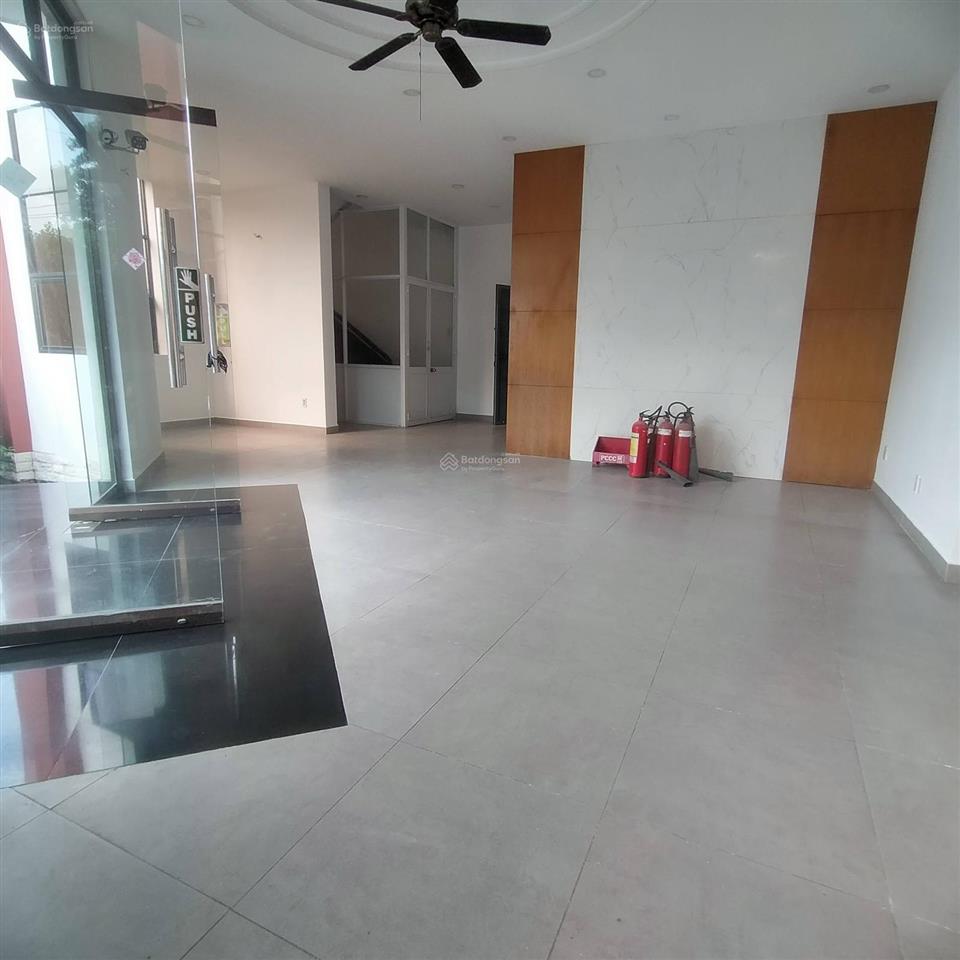 Cho thuê dt xưởng 4.000m2/tổng 6800m2  tân tạo, có pccc tự động, cont vào 24h