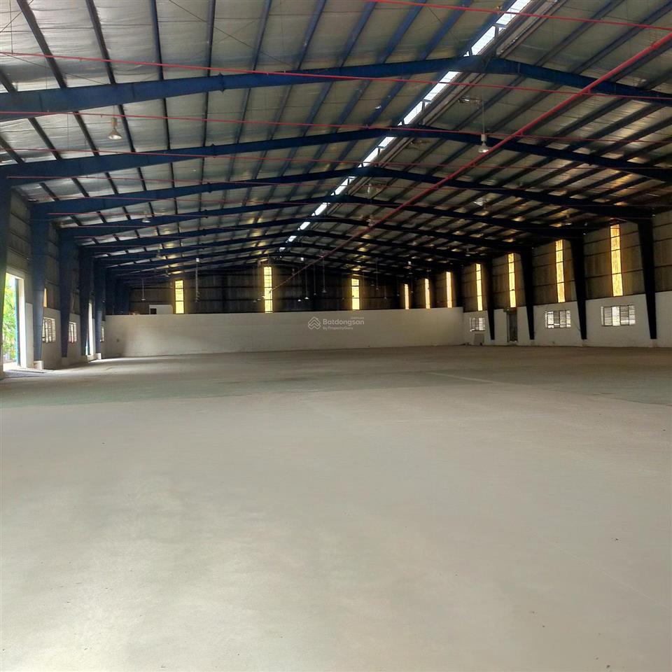 Cho thuê dt xưởng 4.000m2/tổng 6800m2  tân tạo, có pccc tự động, cont vào 24h