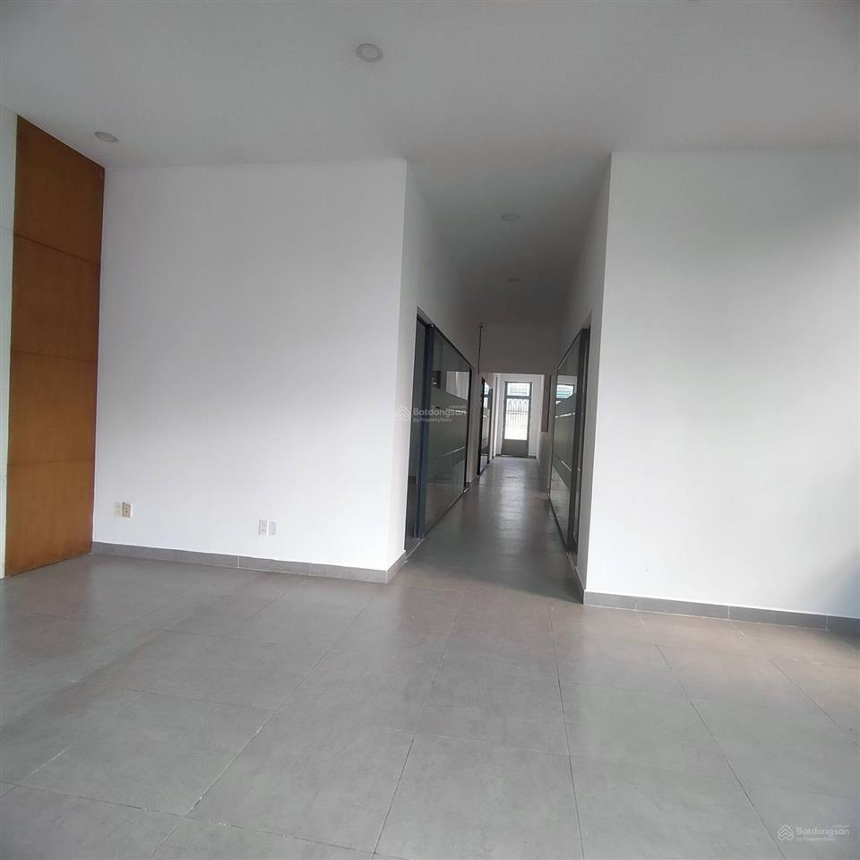 Cho thuê dt xưởng 4.000m2/tổng 6800m2  tân tạo, có pccc tự động, cont vào 24h