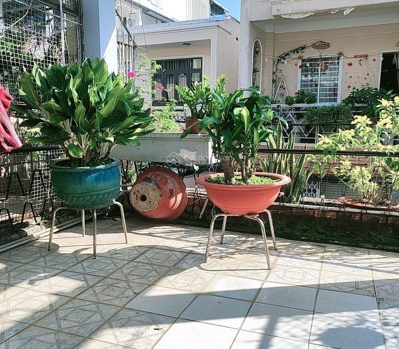 Bán nhà hxh kd nguyễn kiệm, p3, phú nhuận 98m2, 3 tầng, giá rẻ, sát mặt tiền