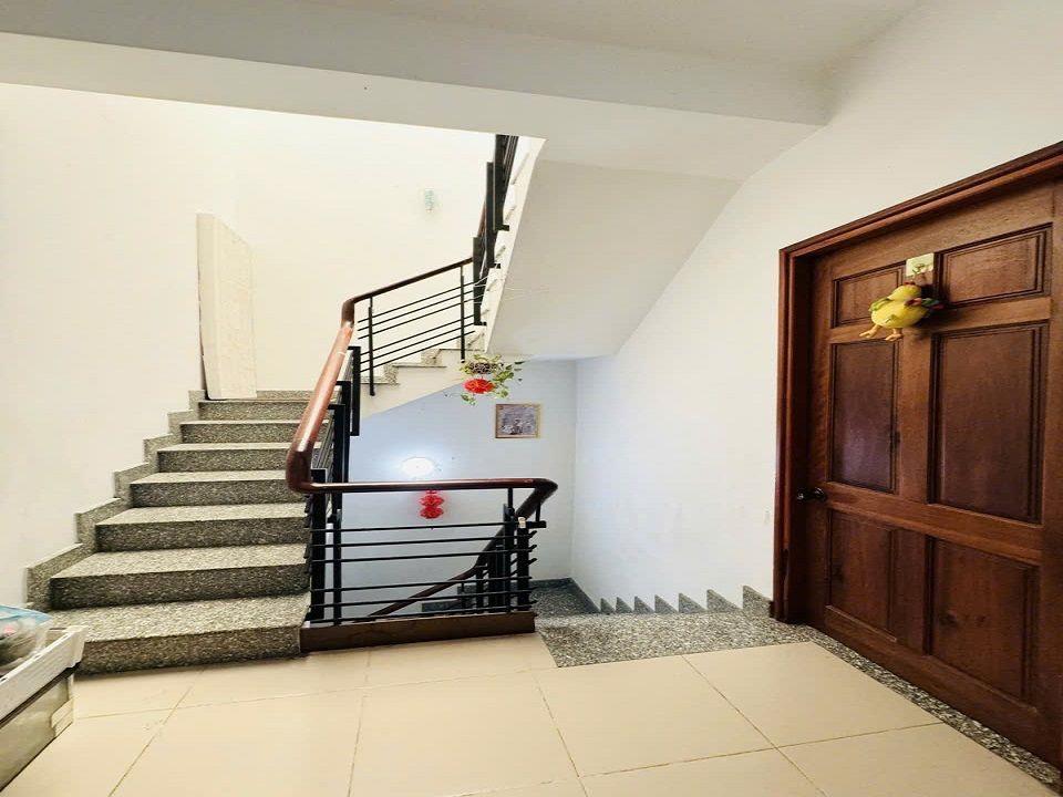 Bán nhà 3m Huỳnh Văn Bánh, P11, Phú Nhuận cũ, 81m2, 4 tầng, ngang 5m, nở hậu L.