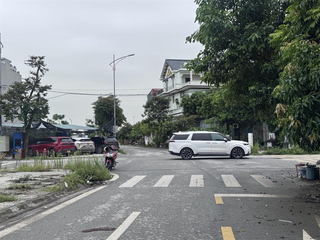 Bán cắt lỗ lô đất trục thông kinh doanh đỉnh, giá hời khu, sẵn sổ