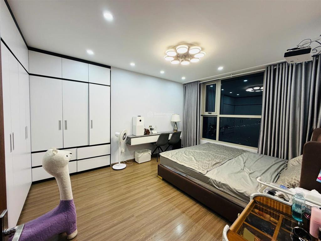 Chính chủ cần bán căn chung cư góc 2 hướng đông bắc  đông nam, 3 phòng ngủ 107,8m²