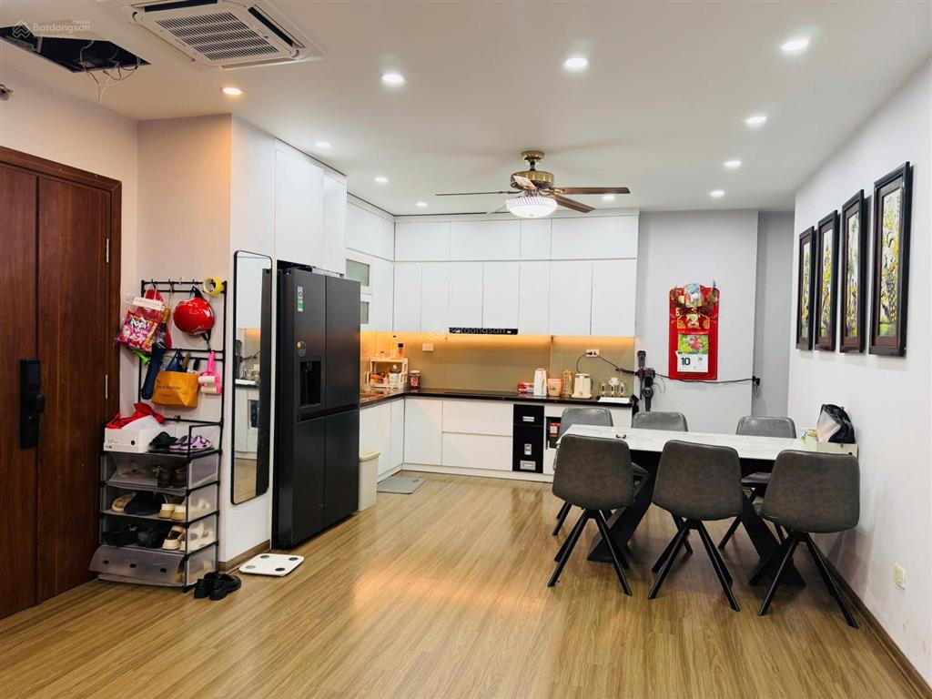Chính chủ cần bán căn chung cư góc 2 hướng đông bắc  đông nam, 3 phòng ngủ 107,8m²