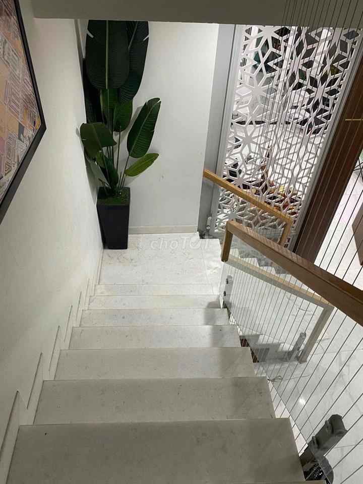 nhà 3 tầng kiêmg cố ngay trung tâm Hải Châu. đường Nam Sơn 4